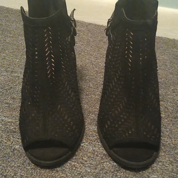 Open toed shoes - Picture 3 of 3